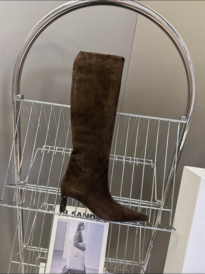 2025112817447794 560